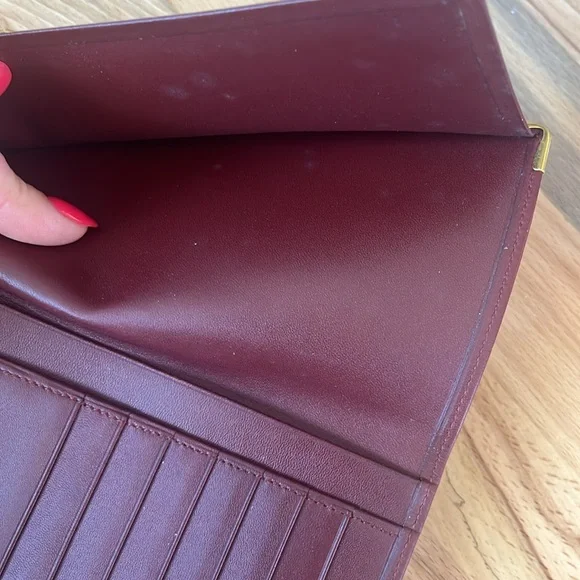 INTERNATIONAL WALLET WITH GUSSETS, MUST DE CARTIER